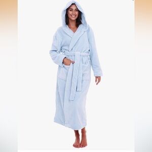NWT Alexander Del Rossa light blue fleece bathrobe